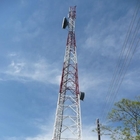 Kąt telekomunikacyjny 50m metalowa wieża antenowa Q420 z ogrodzeniem palisadowym