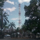 Wieża antenowa GSM na dachu dla energii elektrycznej