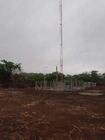 Stalowa ocynkowana wieża telekomunikacyjna ze wspornikami i piorunochronem