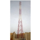 Stalowa wieża telekomunikacyjna RDS RDU ze wspornikami i ogrodzeniem palisadowym