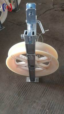 Profesjonalny blok strun kablowych OPGW z niemetalową podkładką do bezpiecznej instalacji drutu naziemnego z włókna optycznego o rozmiarze łuski 660x110 mm i nominalnym obciążeniu 20-50KN