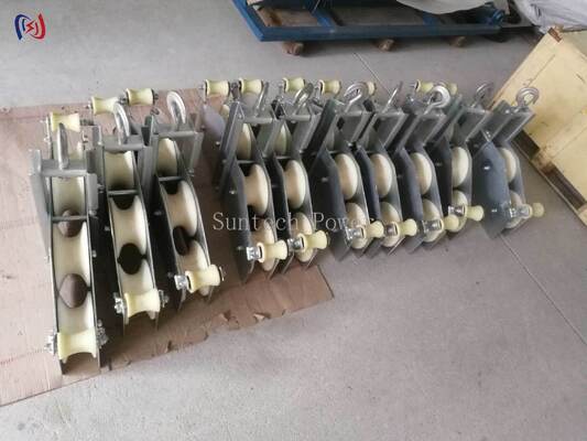 Ciężki blok złożony z czterech łopatek o obciążeniu nominalnym 10KN, promieniu gięcia R570 i masie 23,5 kg do podnoszenia z dużą mechaniczną zaletą