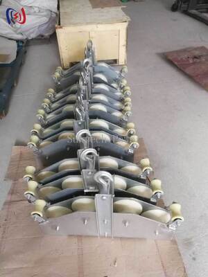 Ciężki blok złożony z czterech łopatek o obciążeniu nominalnym 10KN, promieniu gięcia R570 i masie 23,5 kg do podnoszenia z dużą mechaniczną zaletą