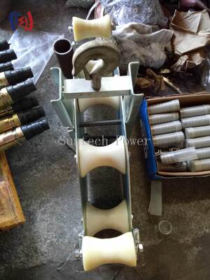 Ciężki blok złożony z czterech łopatek o obciążeniu nominalnym 10KN, promieniu gięcia R570 i masie 23,5 kg do podnoszenia z dużą mechaniczną zaletą