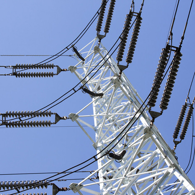 Wysoka tolerancja wiatru Q355 Q255 Stalowa krata elektryczna Stalowa wieża pylonowa