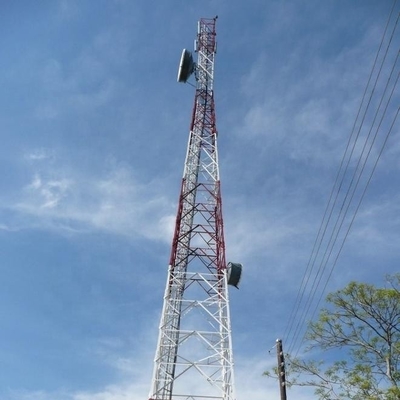 Kąt telekomunikacyjny 50m metalowa wieża antenowa Q420 z ogrodzeniem palisadowym