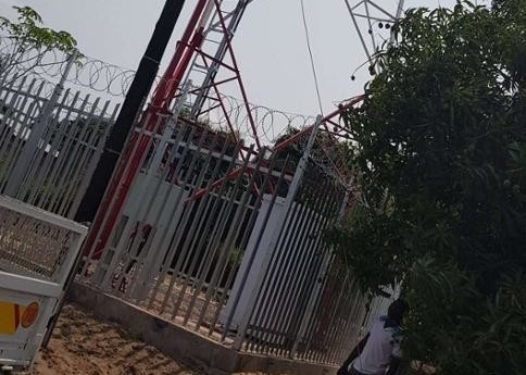 86um 90M kątowa wieża telekomunikacyjna stalowa kątowa 3 słupowa energia elektryczna