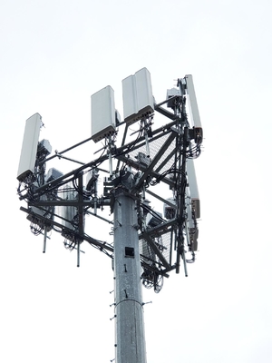 Telecom ocynkowany maszt z odciągami z powiązanymi akcesoriami