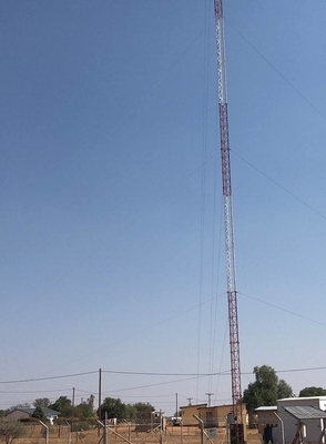 Stalowa wieża telekomunikacyjna z kratą masztową z galwanizowanym 72m 92m