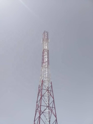 Telekomunikacja 4-nożna stalowa wieża kratowa Q345 Kuchenka mikrofalowa