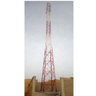 Stalowa wieża telekomunikacyjna RDS RDU ze wspornikami i ogrodzeniem palisadowym